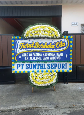 Papan Bunga Duka di Maitara Tengah