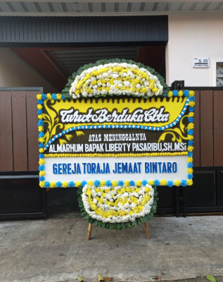Papan Bunga Duka di Maitara Tengah