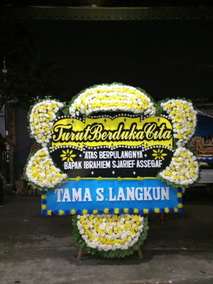 Papan Bunga Duka di Maitara Tengah